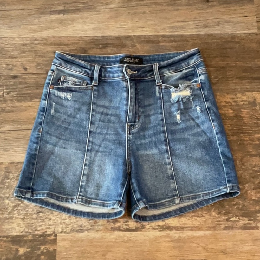 Judy Blue Blue Jean Shorts with High-Waisted Design and Distressed Details